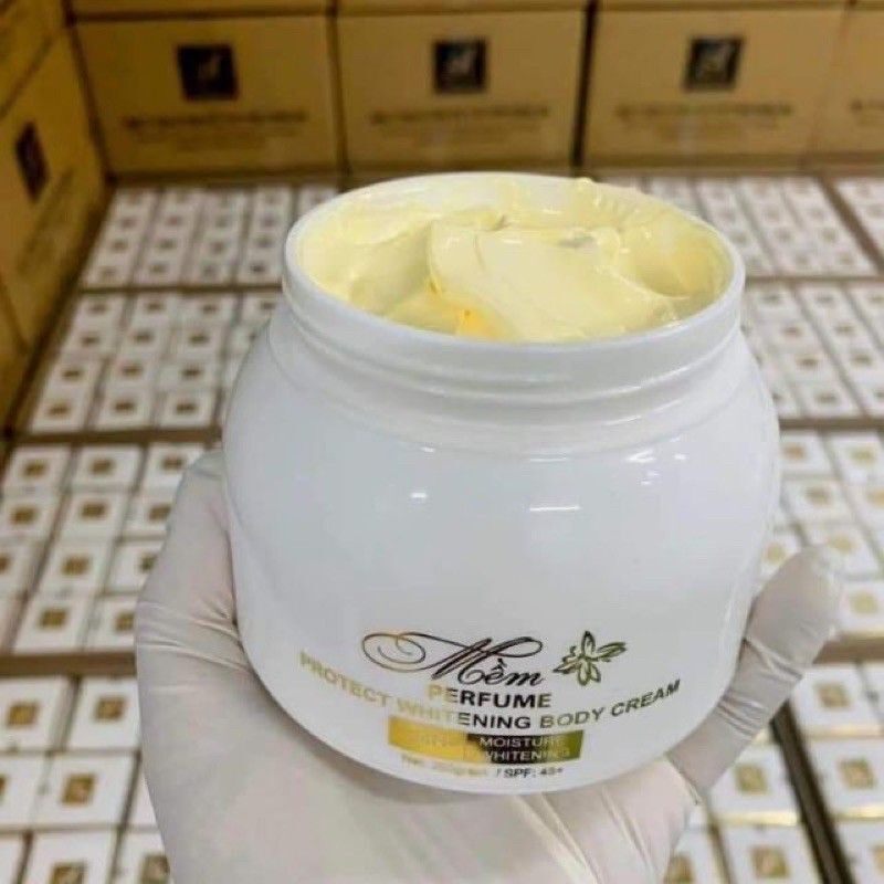 Kem dưỡng trắng toàn thân Mềm A Cosmetics Protect Whitening Body Cream - 250g
