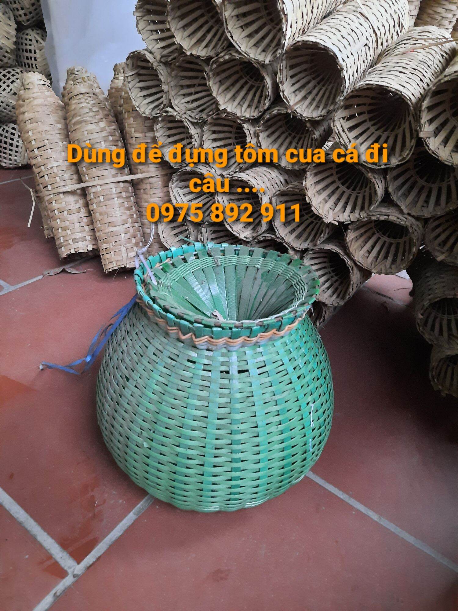 dỏ đựng tôm cua cá , đi biểu diễn nghệ thuật