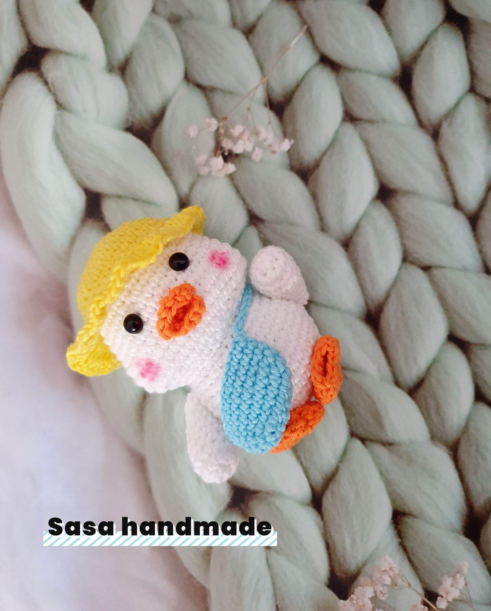 Móc khóa Vịt con lon ton đi học handmade bằng len
