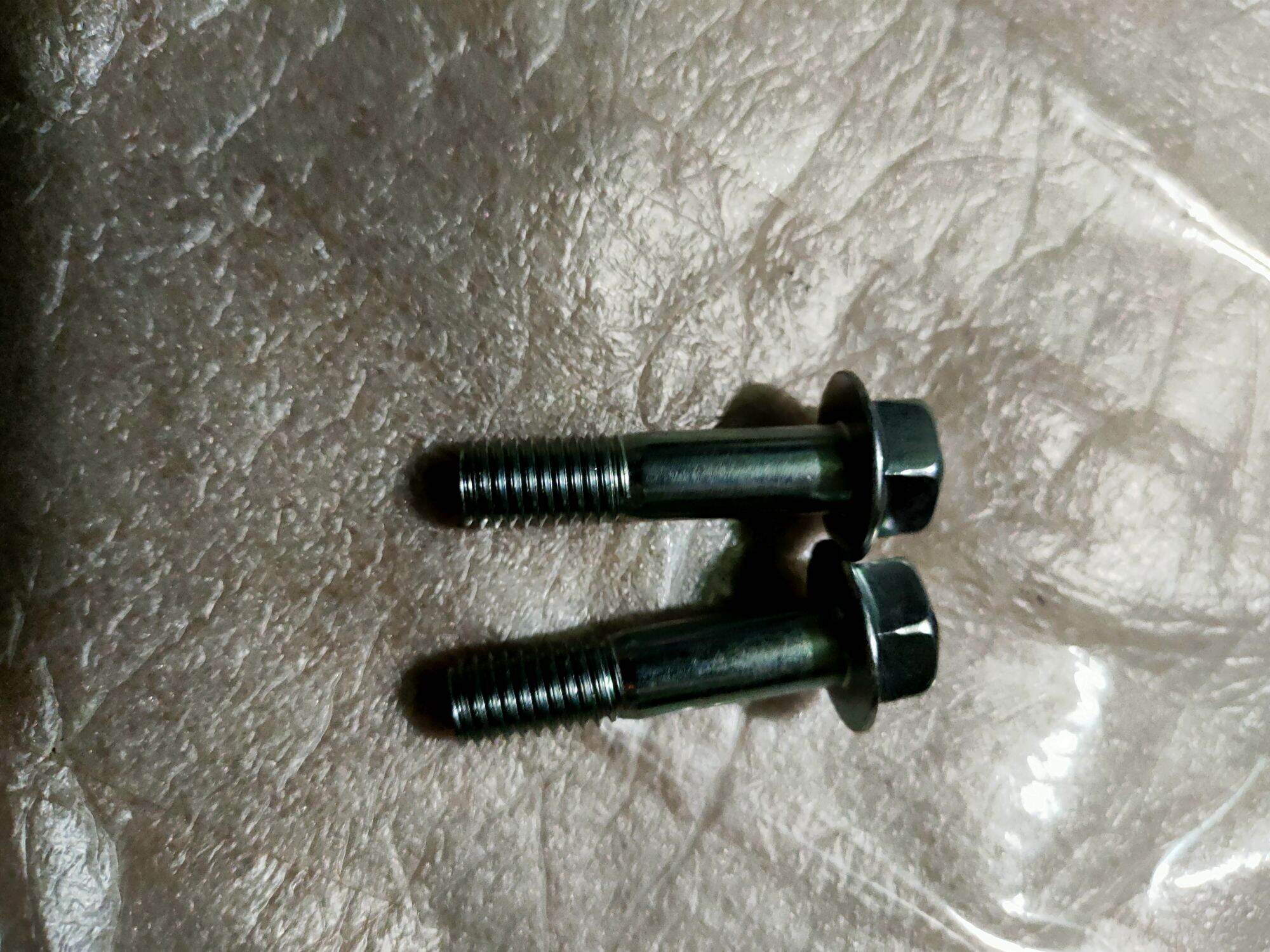 Cặp ốc heo dầu trước Suzuki