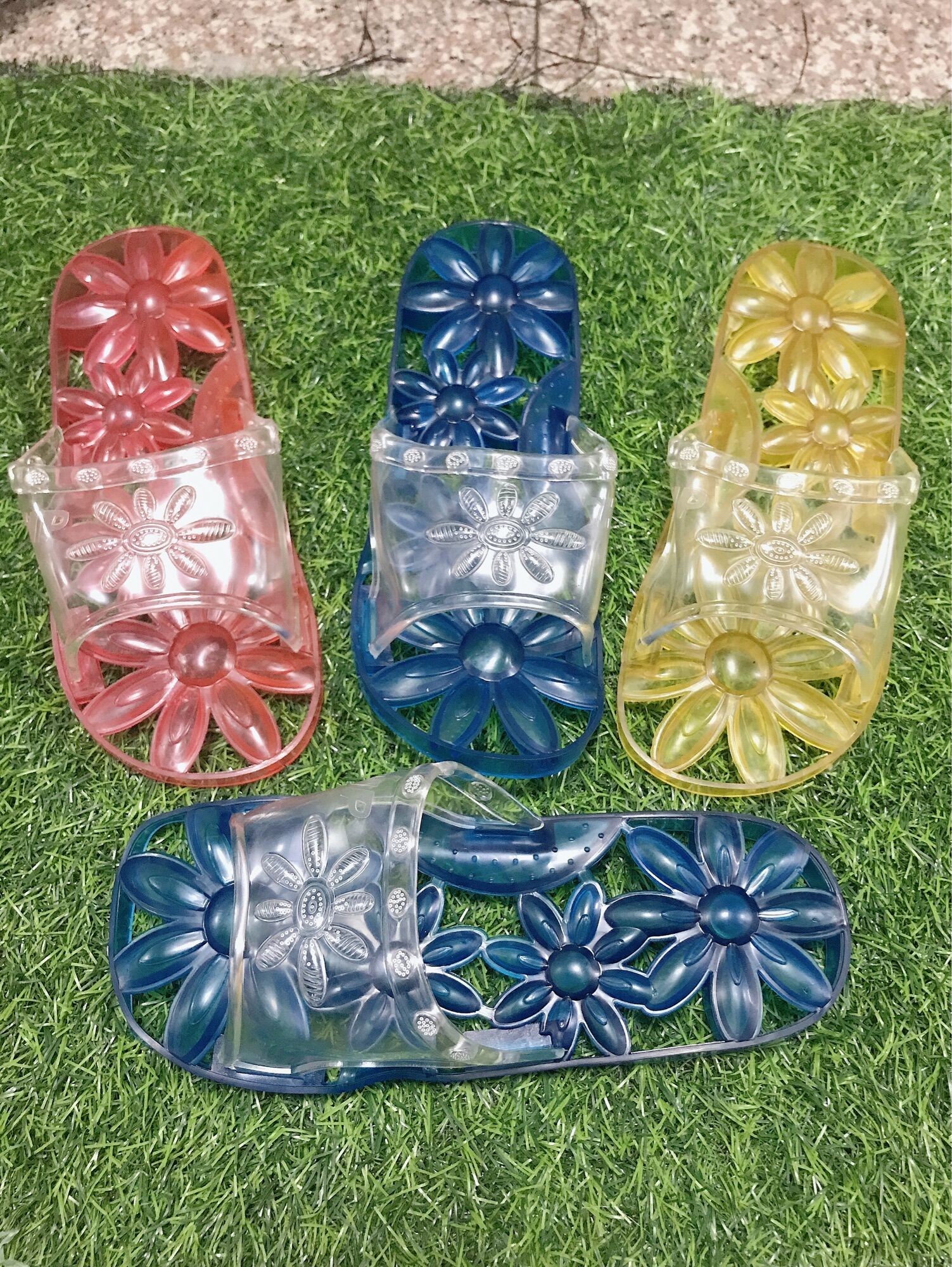 Dép đi trong nhà và nhà tắm massage