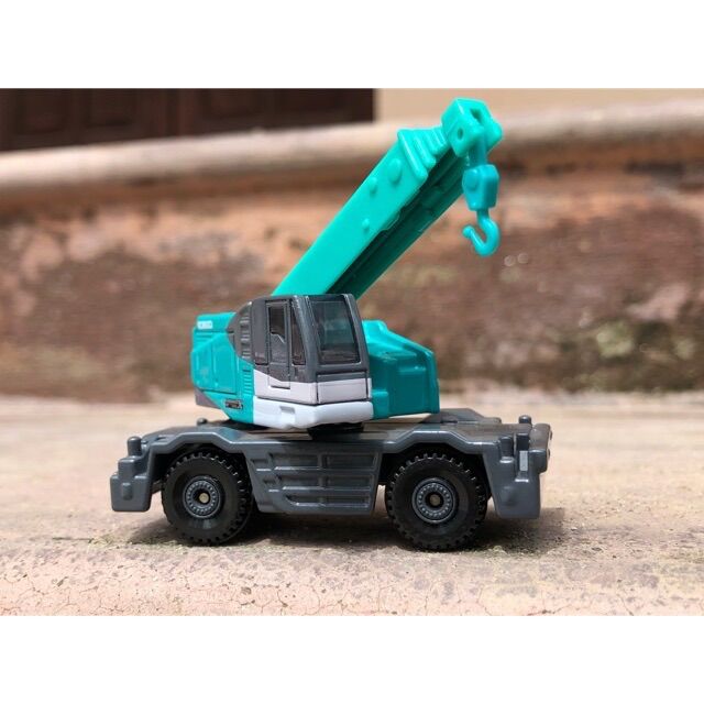 Xe mô hình tomica cẩn cẩu xoay 360 độ
