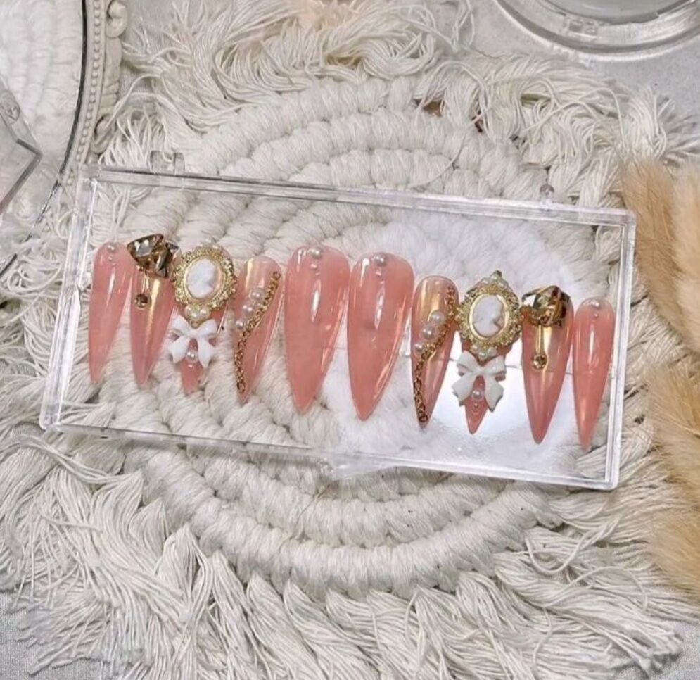 65 Nailbox thiết kế, màu nâu họa tiết nổi yk2
