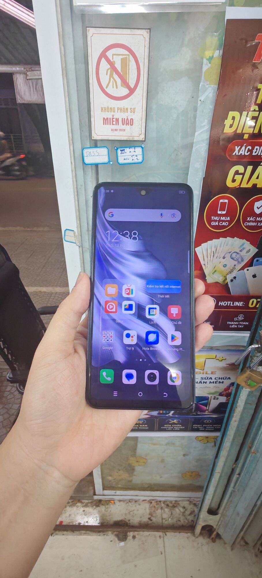 Tecno Spark 20 Phone with Light Screen Glare at a Low Price at t Plus Mobile 320 Nguyen Trai