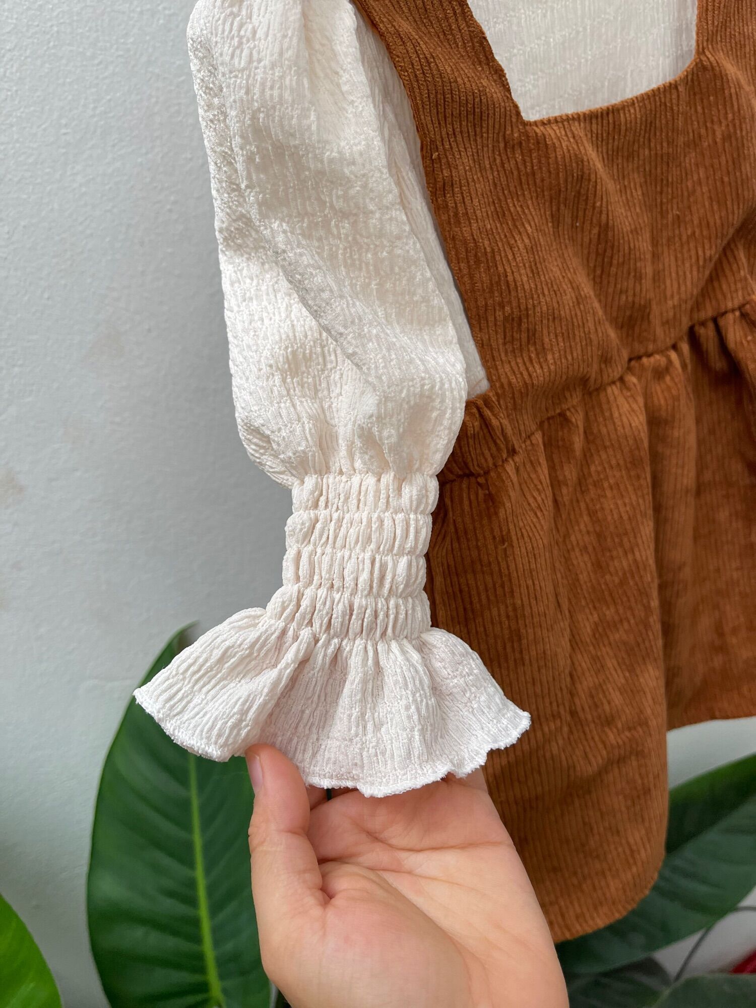 Yếm nhung kèm áo cổ lọ cho bé gái