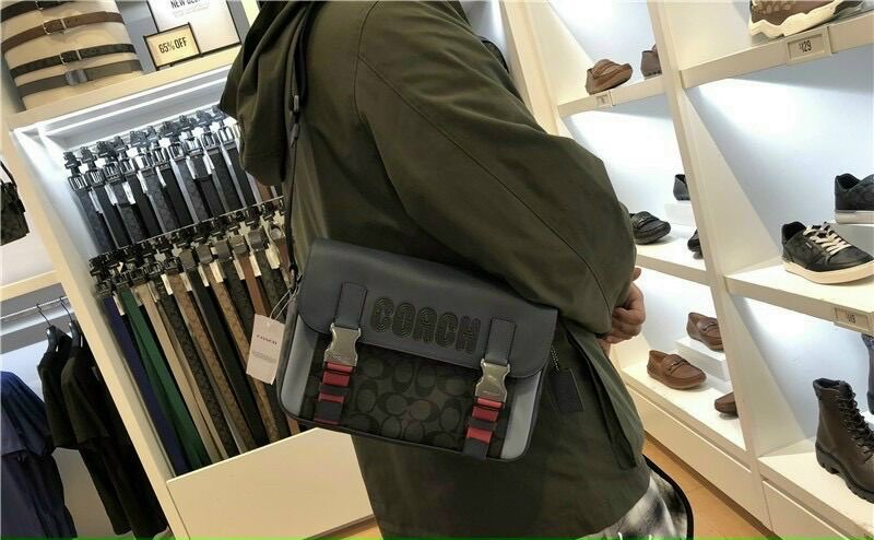 Túi đeo chéo nam Coach Track Crossbody