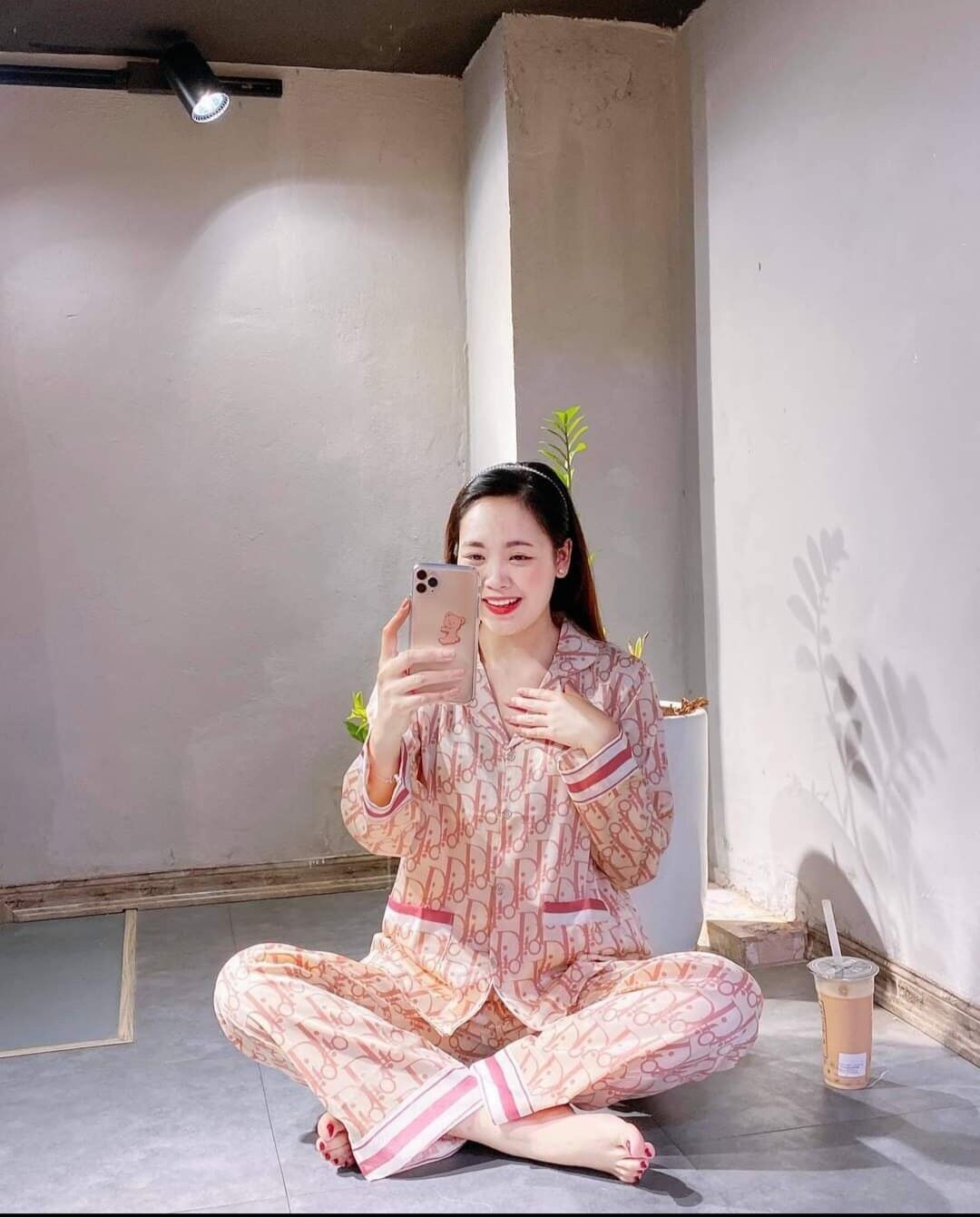 Bộ Pỵama Lụa Thiết Kế QC Hoạ Tiết Đi Ó Mẫu Mới
