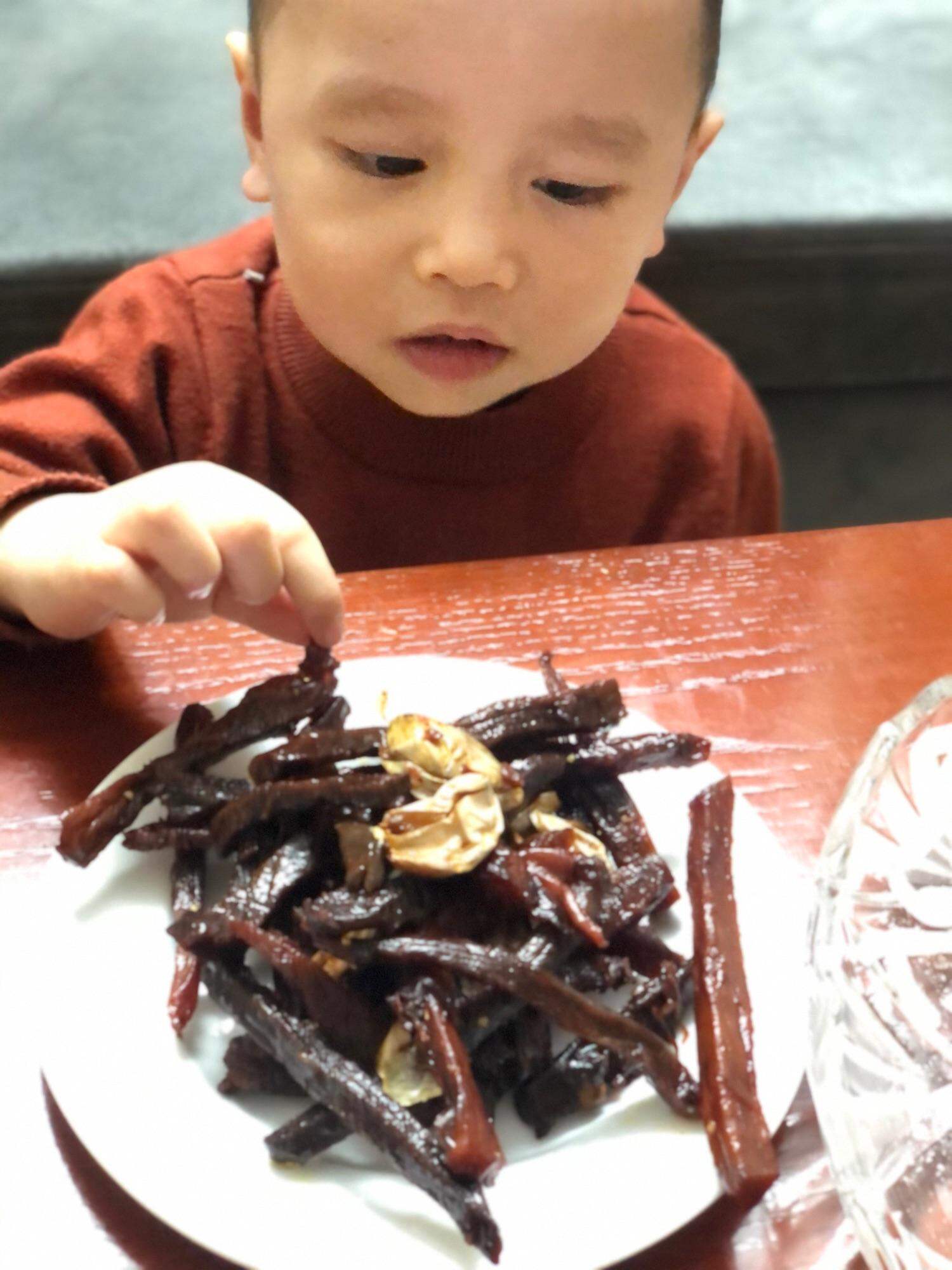 BÒ ƯỚT QUE CHÁY TỎI THƠM NGON 200gr