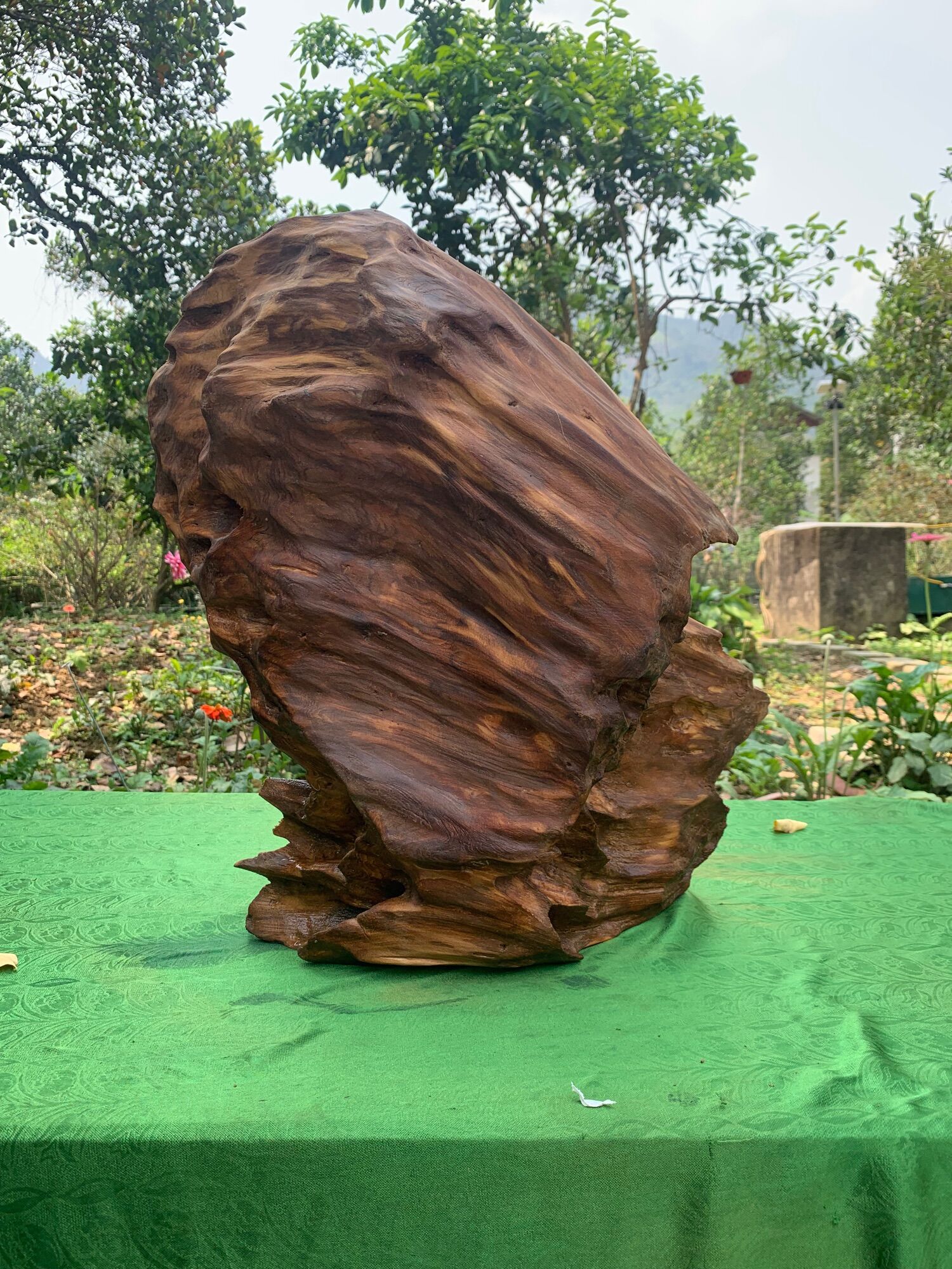 Lũa Ngọc am Thơm ngát