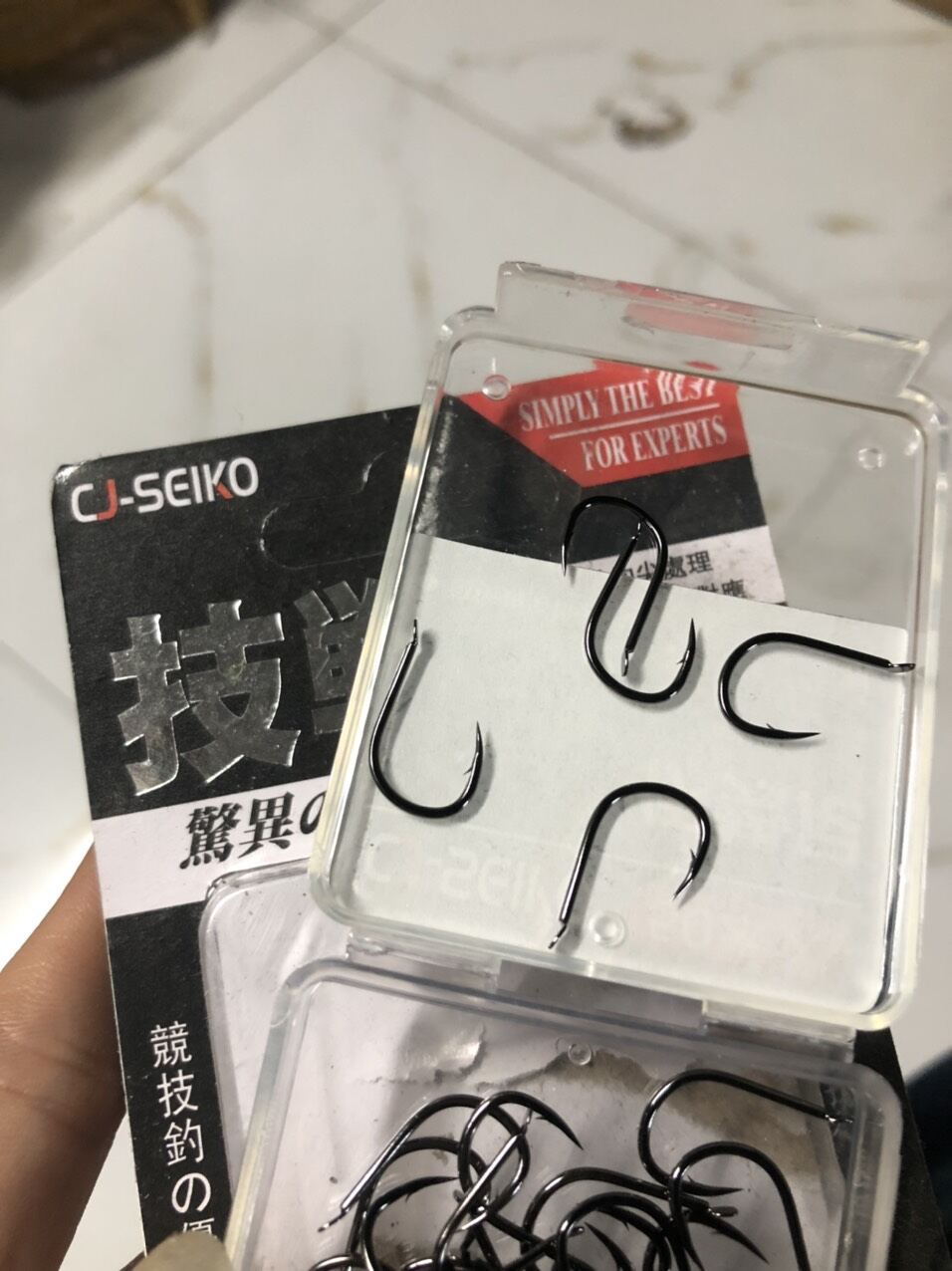 Lưỡi câu cá  CJ SEIKO thép đen có ngạnh
