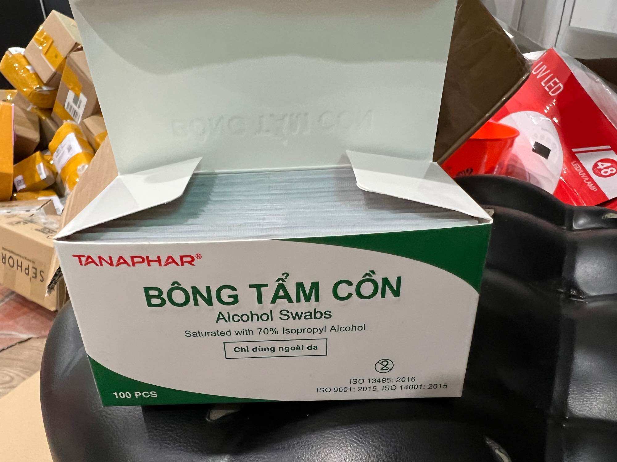 Bông tẩm cồn khô sát trùng tanaphar hộp 100 miếng chính hãng