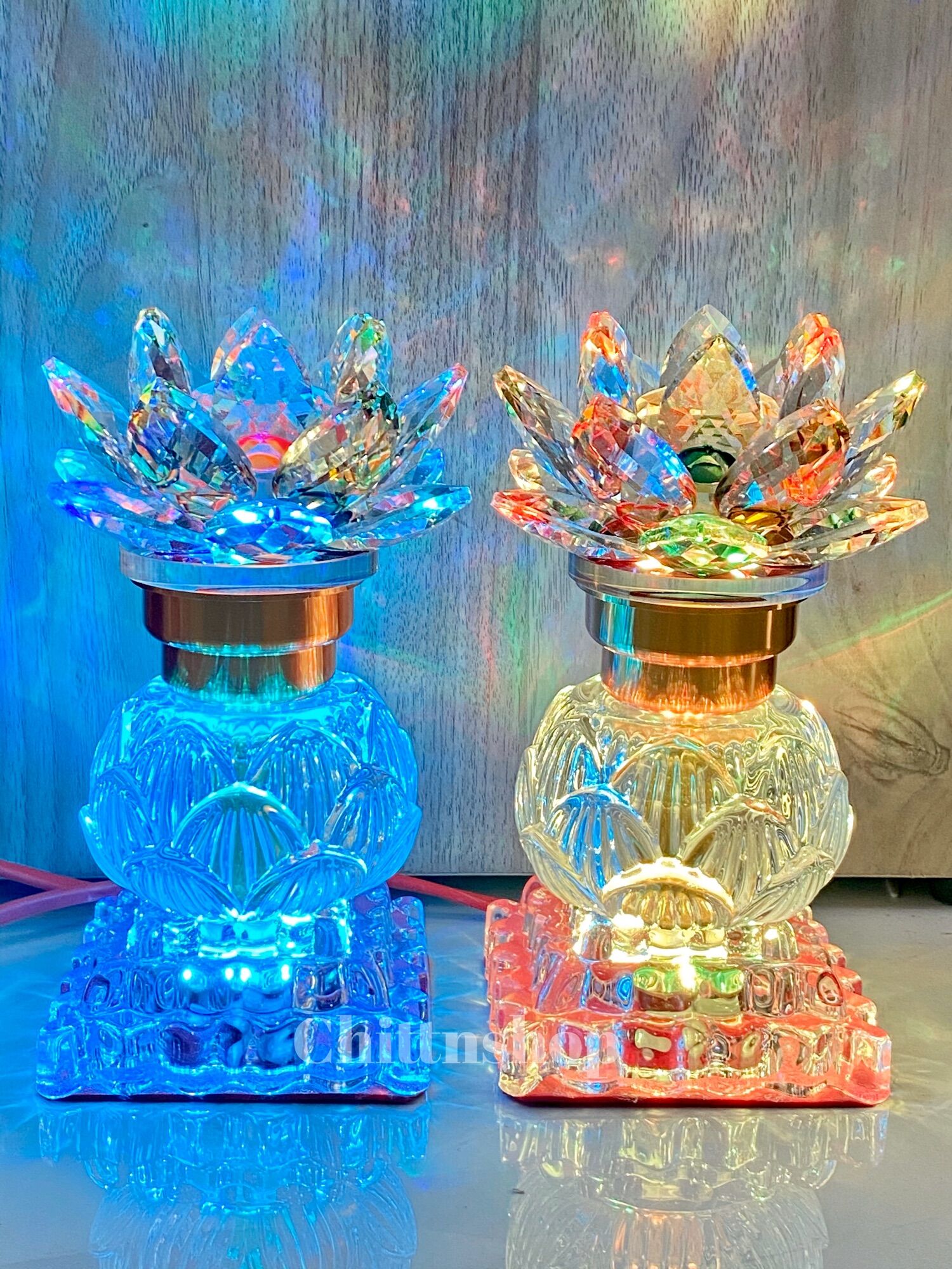 Cặp đèn bàn thờ hoa sen pha lê đổi màu cao 16cm - Thân búp sen pha lê