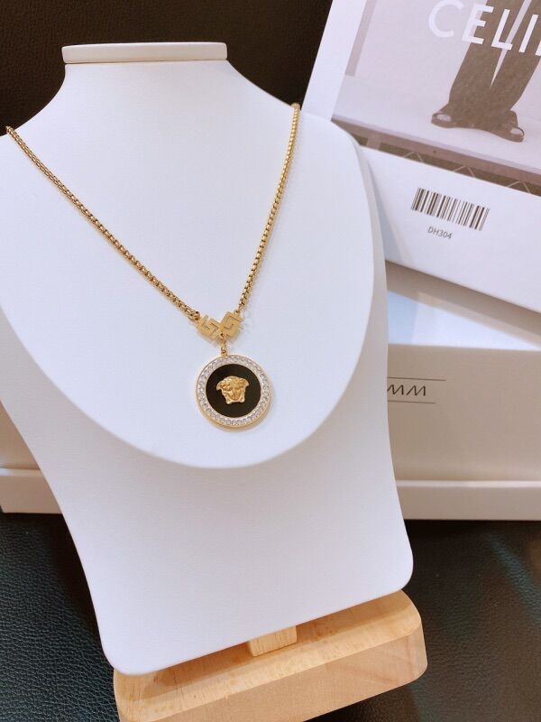 TTN7120 - Dây chuyền titan mặt tròn đen Versace