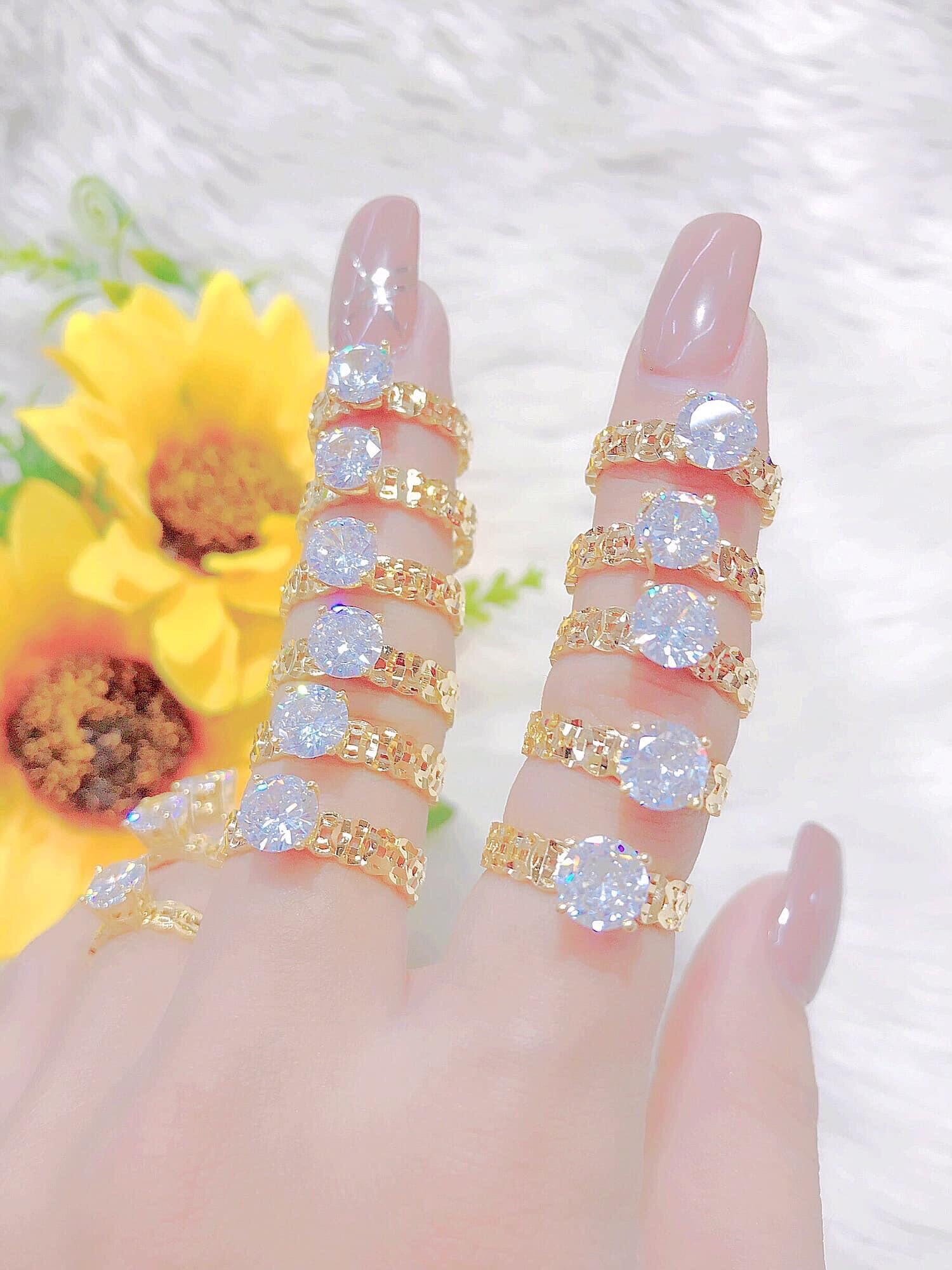 Nhẫn kim tiền đá màu 18k siêu đẹp, màu chuẩn 18k. Đá chiếu siêu sáng