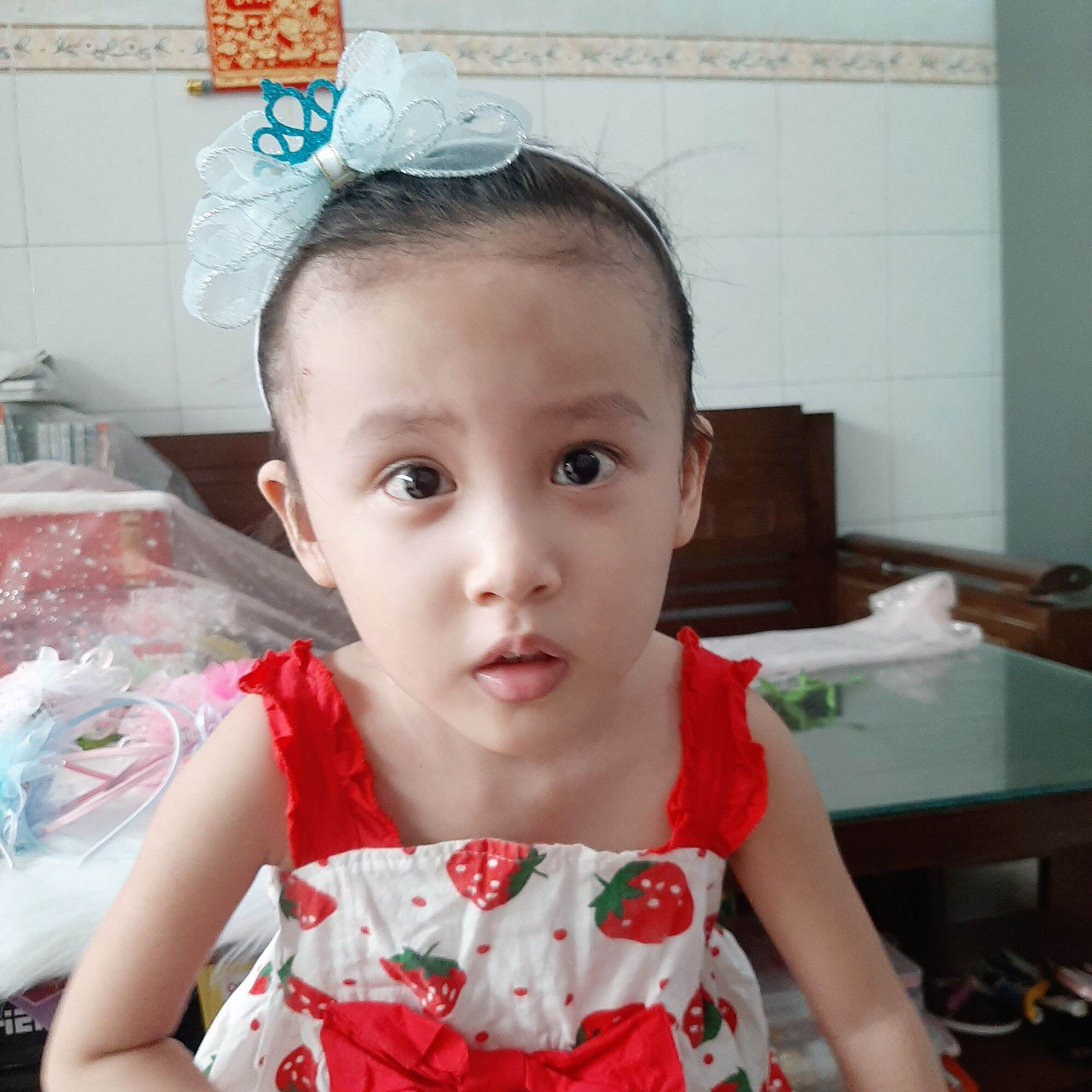 Cài tóc nơ lấp lánh đính vương miện cho bé