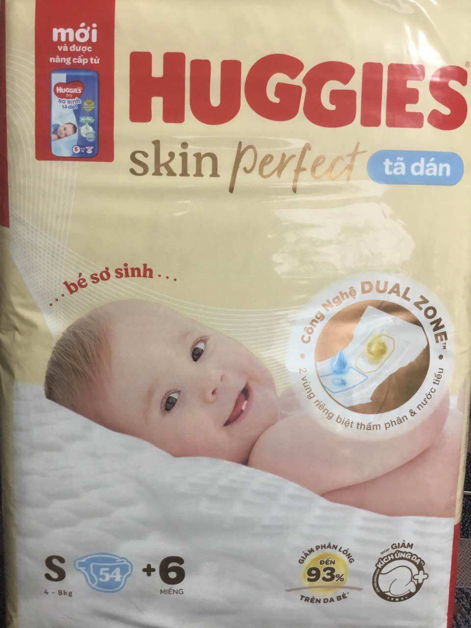 - tã dán sơ sinh huggies s54 skin perfect cho bé 4 đến 8 kg - tã dán cho bé size s - hsd luôn mới