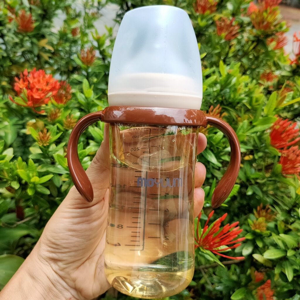 Tay cầm, nắp và cổ bình sữa Moyuum lắp vừa cả bình to và nhỏ