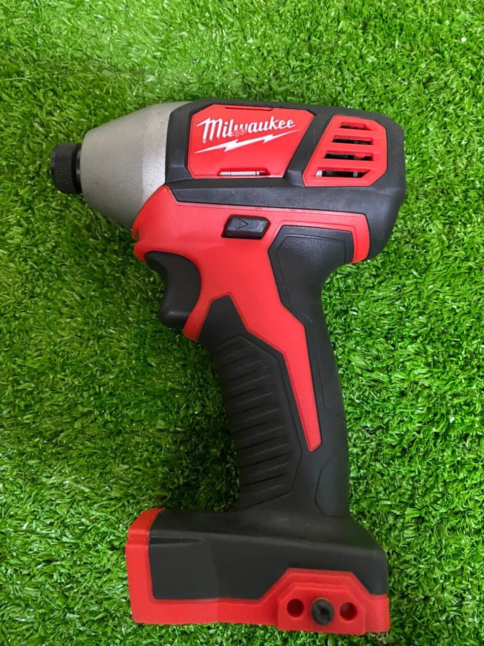 Thân vít milwaukee 2656-20 mới 95%