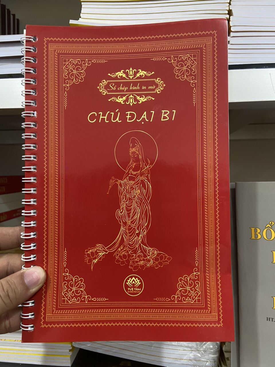 Vở chép in mờ chú đại bi tặng 2 bút