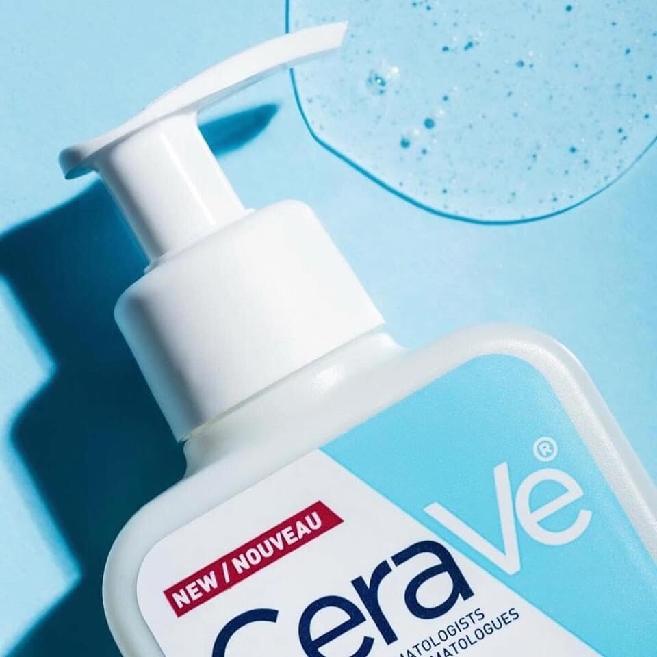 Sữa Rửa Mặt Cerave Sa Smoothing Cho Da Dầu Mụn Nhạy Cảm 236Ml Pháp