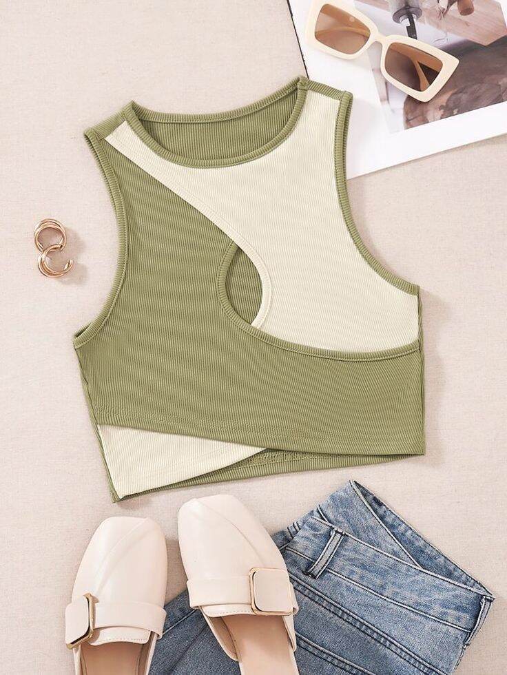 Áo croptop phối hai màu đan chéo ( xanh cốm + sữa )