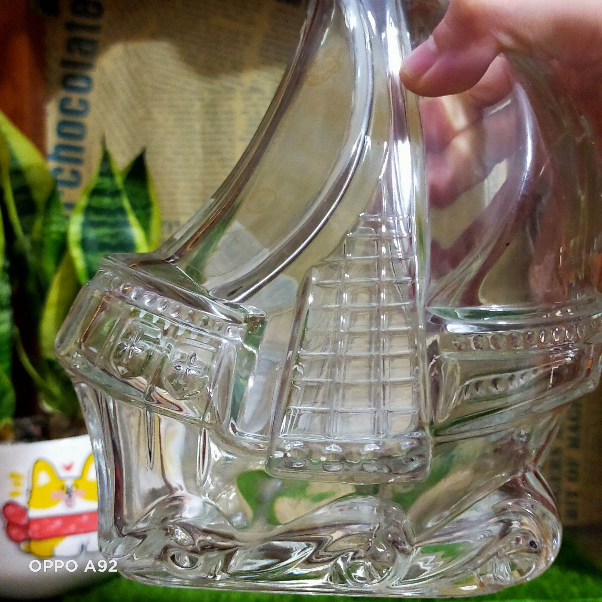 Vỏ chai XO thuyền độc đáo