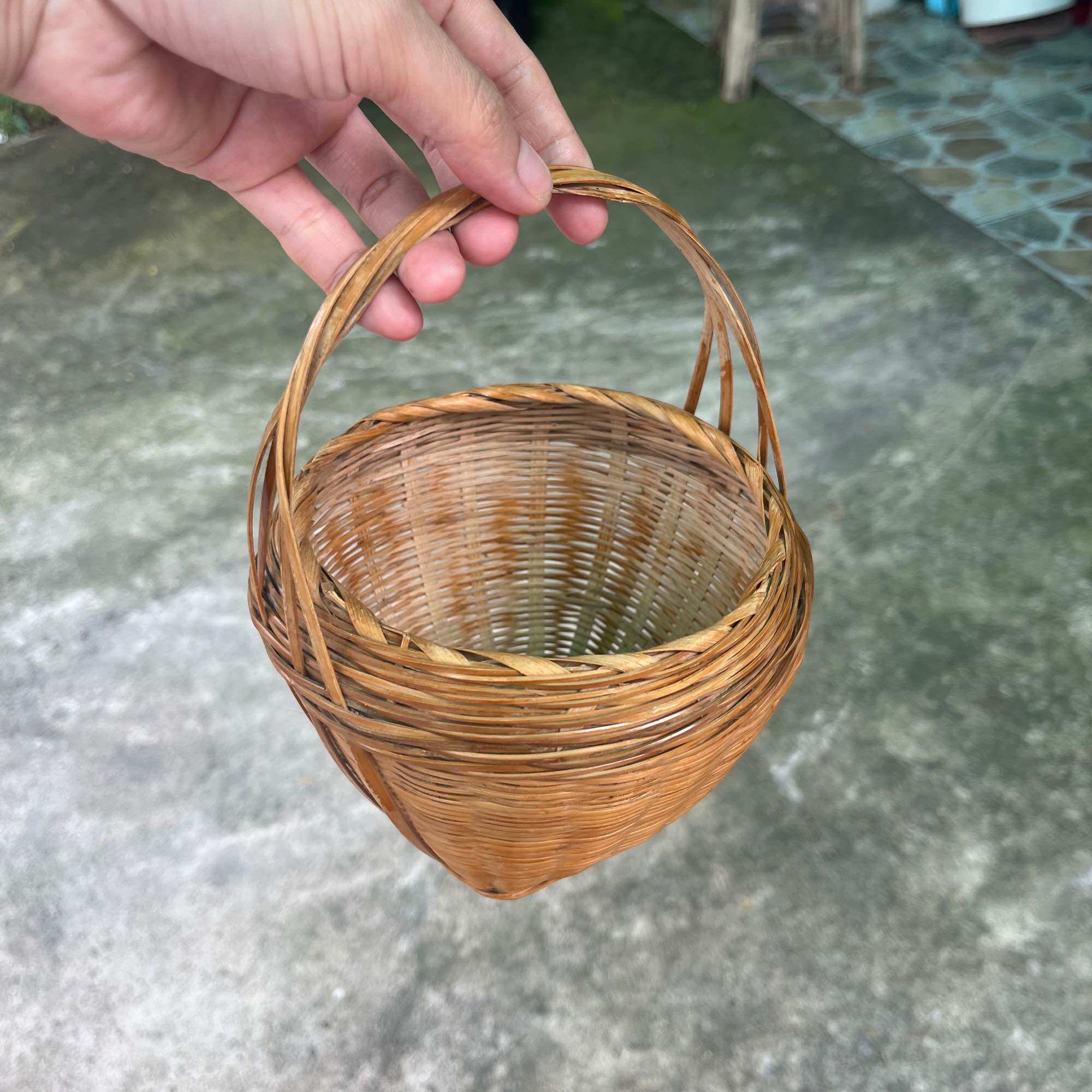 Giỏ đựng kim chỉ, hành, tỏi,...hàng thủ công mỹ nghệ đan bằng tre