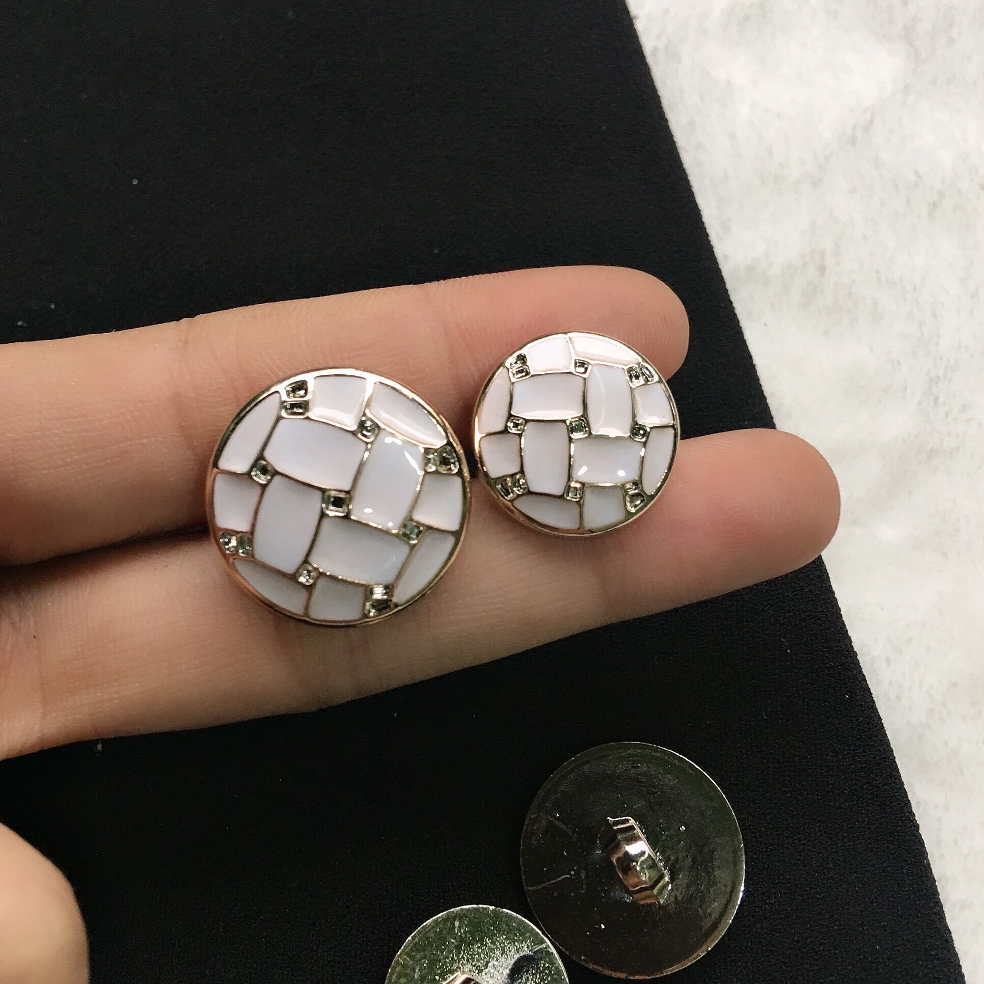 (N022) set 5 NÚT NHỰA 2 size 2 màu