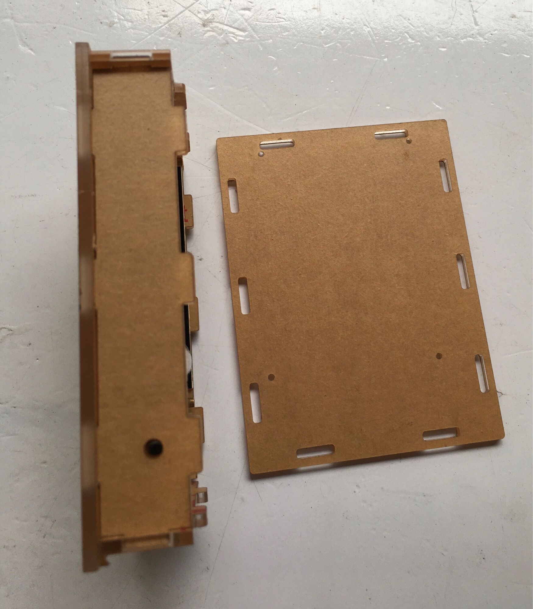 Box sạc dự phòng lò xo 4 cell mica 18650