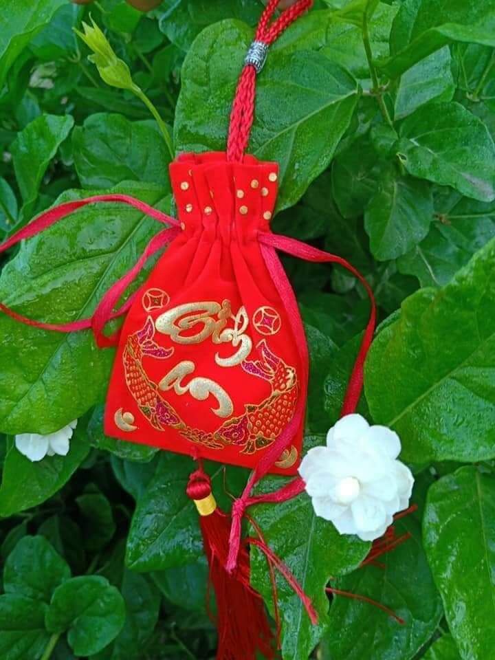 Túi gấm đỏ may mắn