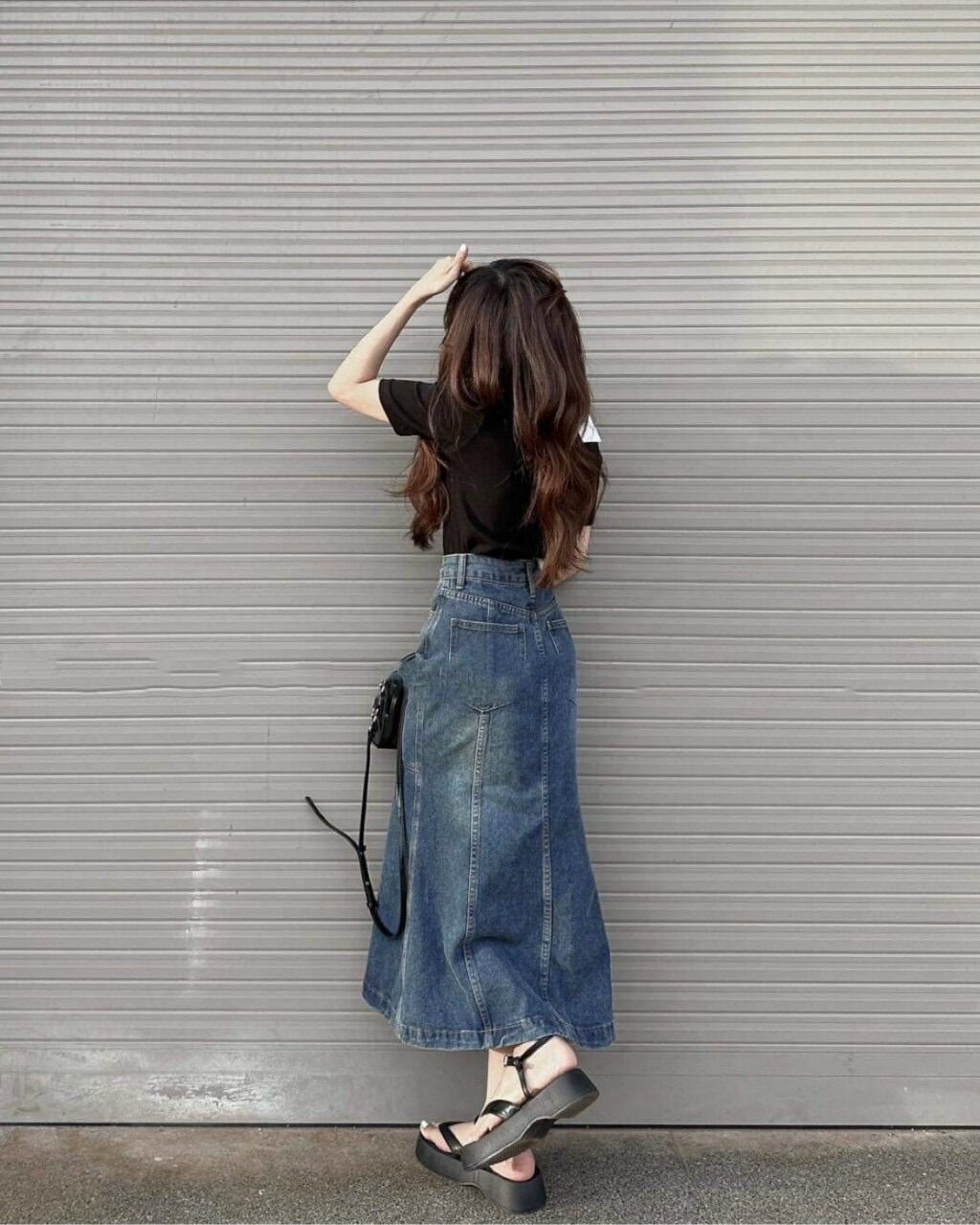 Chân váy jean đuôi cá xẻ trước