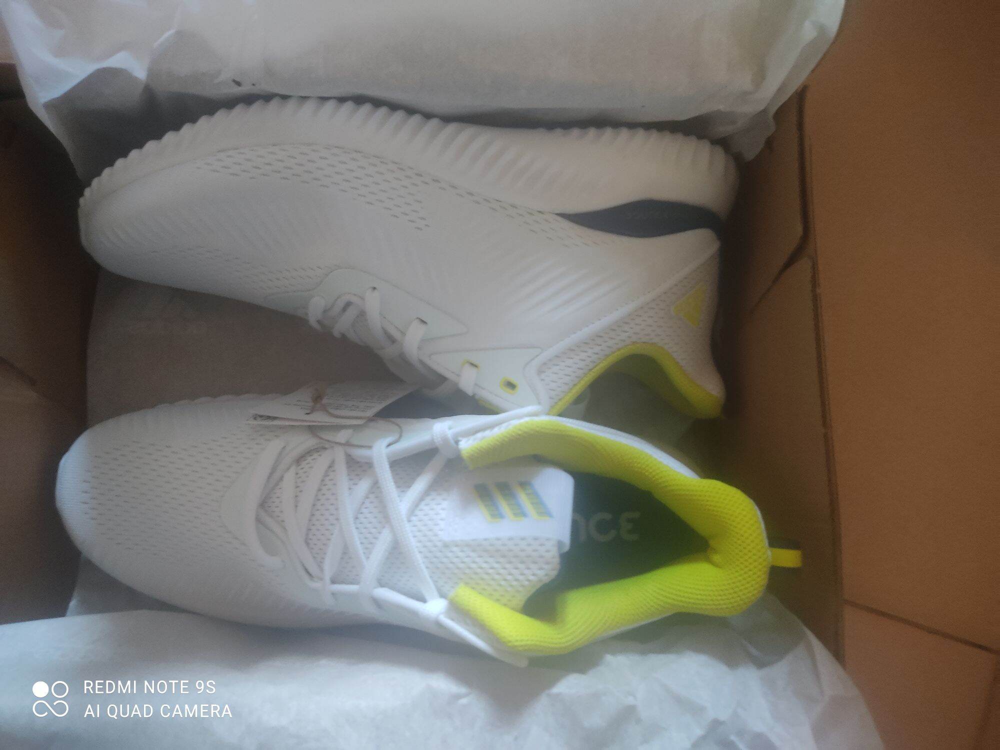 giầy Alphabounce trắng