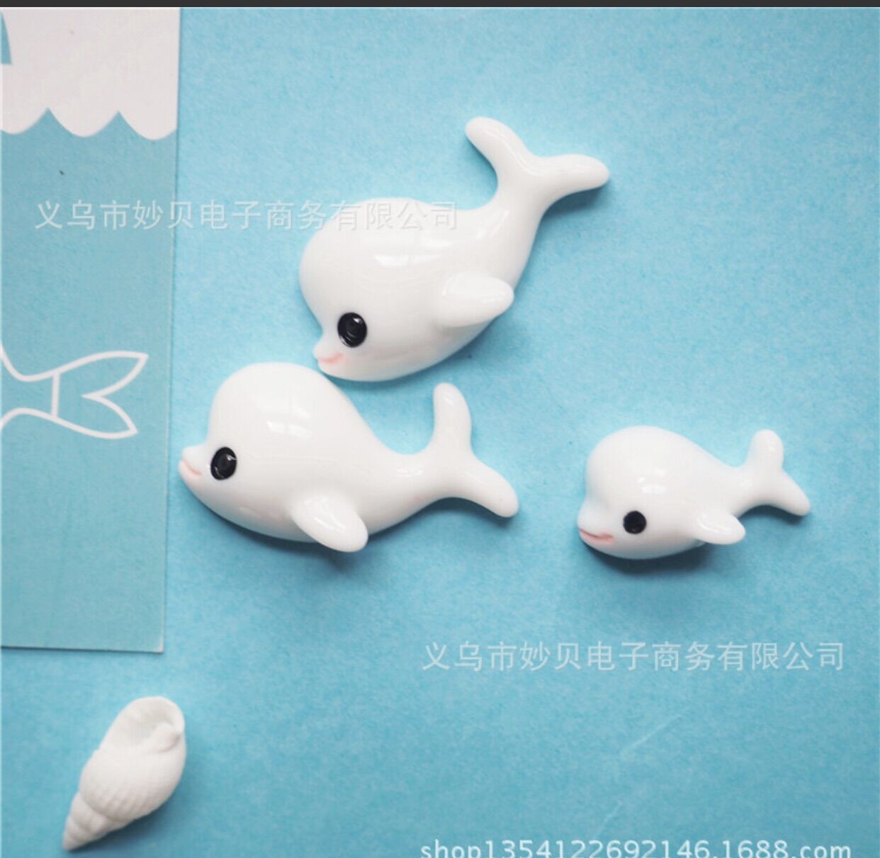 Charm cá heo trắng