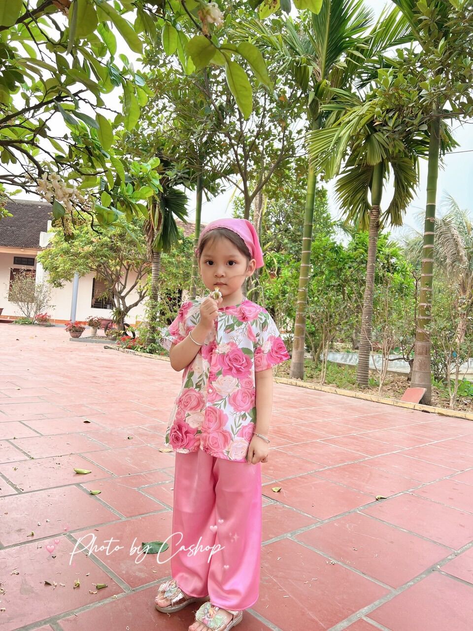 Set bà ba hoa lụa kèm khăn cho bé gái