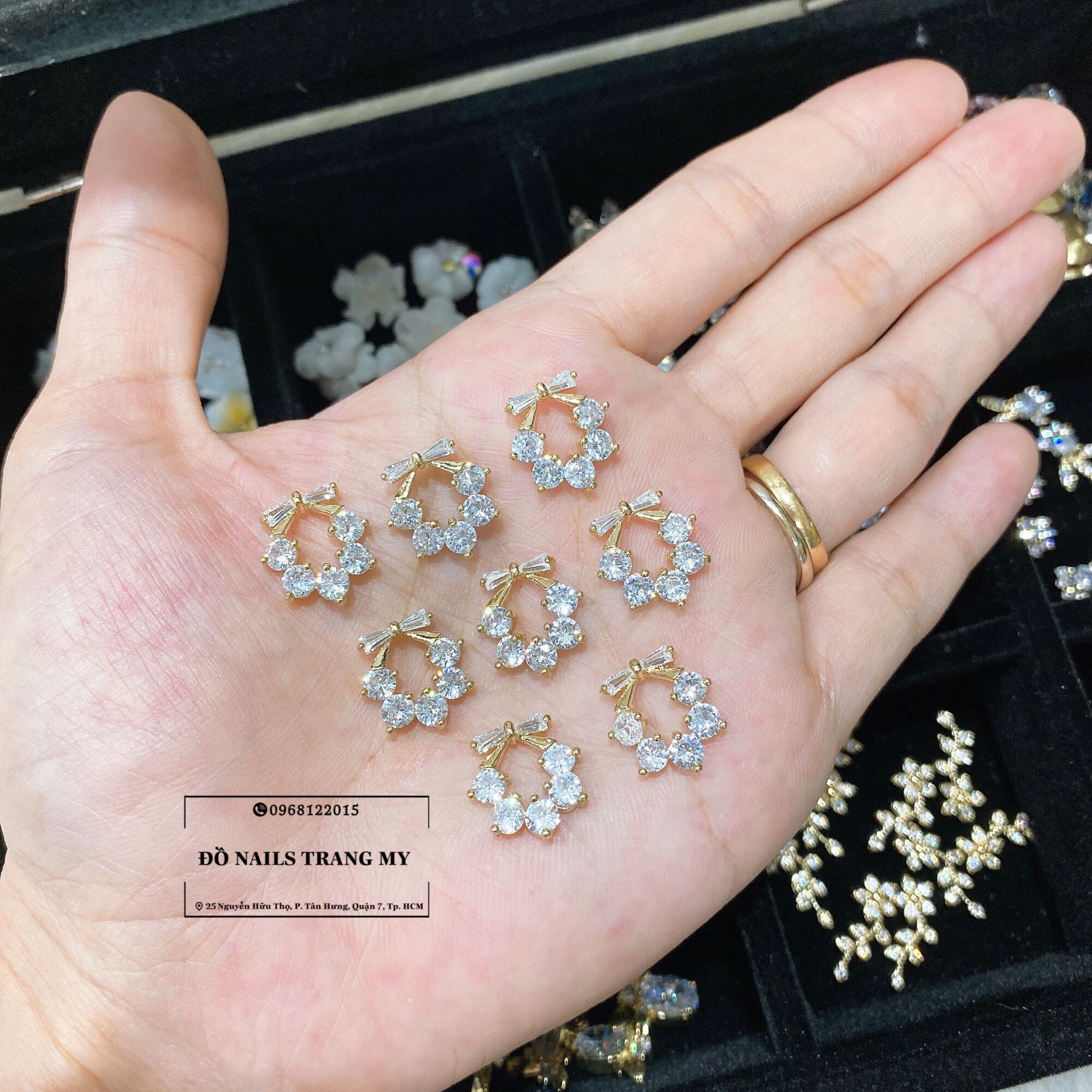 Charm nail gắn móng