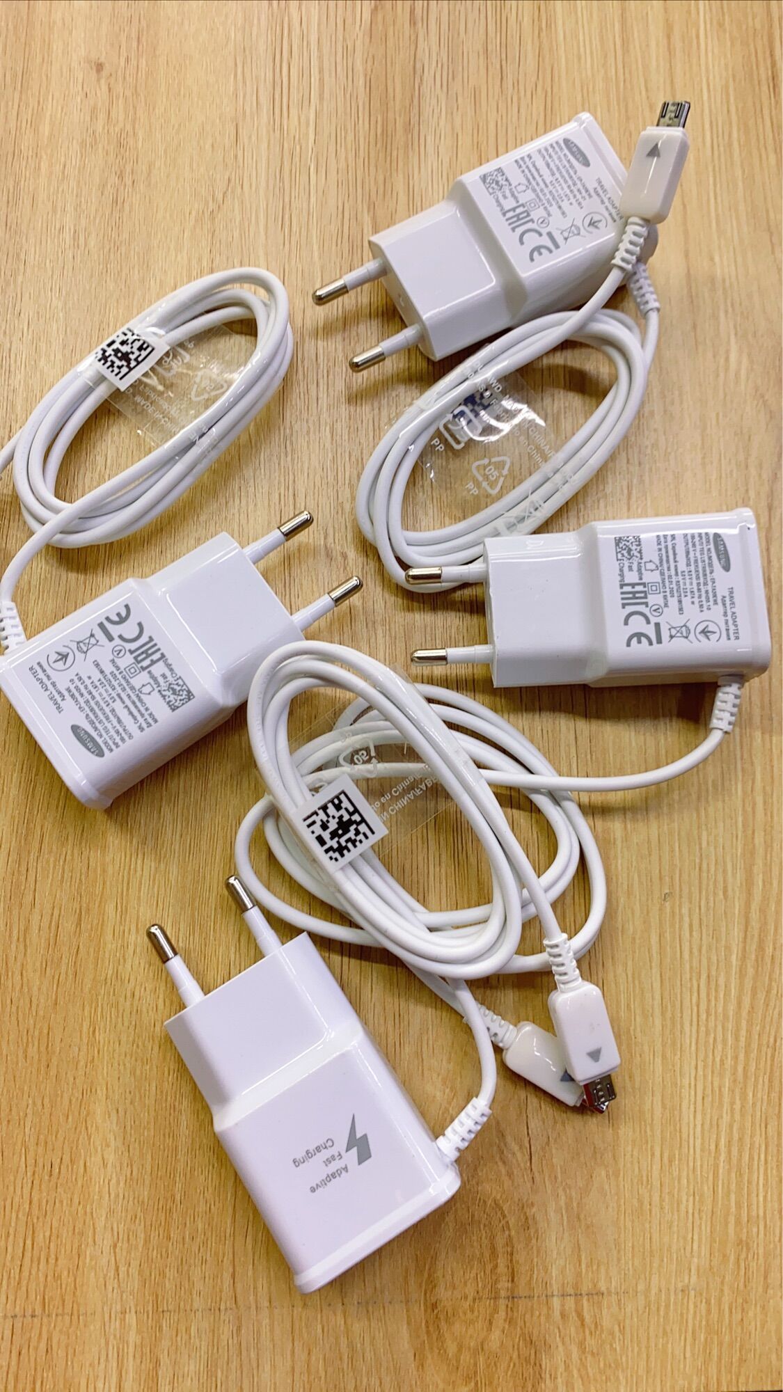 Bộ sạc liền dây 2A đầu Micro