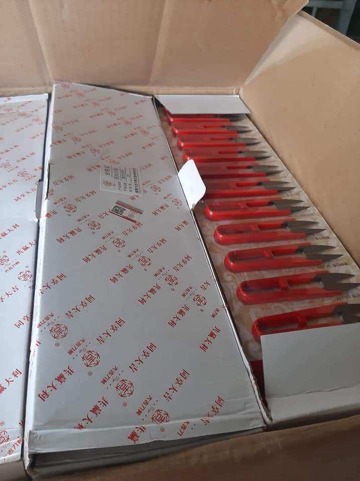 vỉ 12 chiếc kéo bấm chỉ đỏ