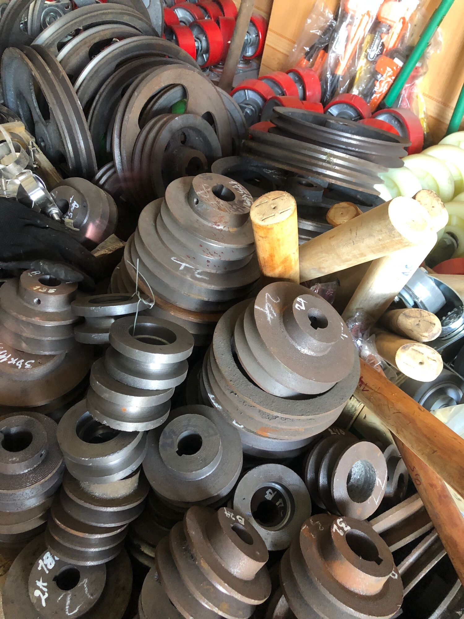 Buly 100mm(2 đai B có cá 8 vít trí,trục các cỡ )👍🏻❌❌❌