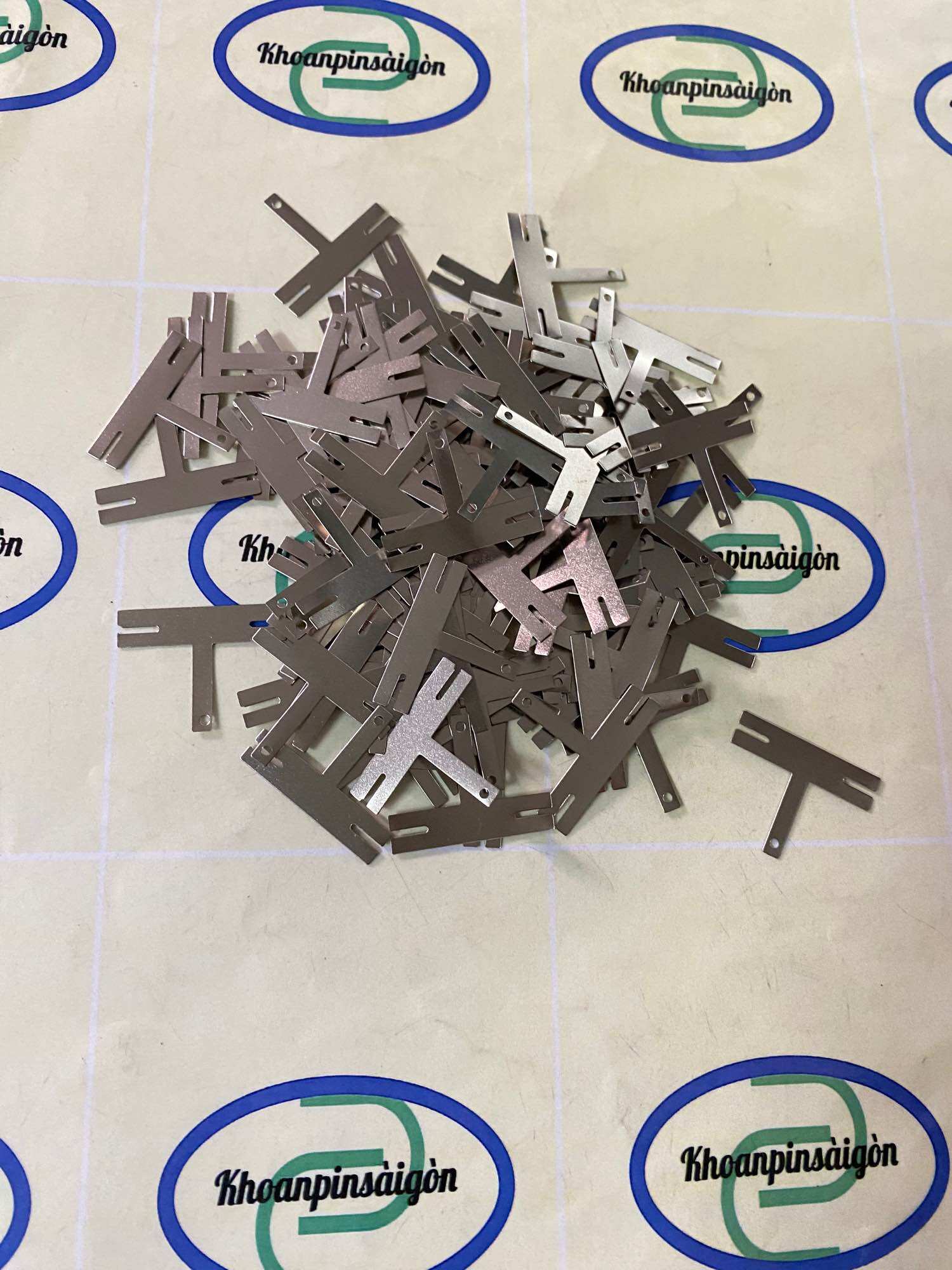 Combo 100 miếng kẽm hàn cell pin chữ T, có lỗ