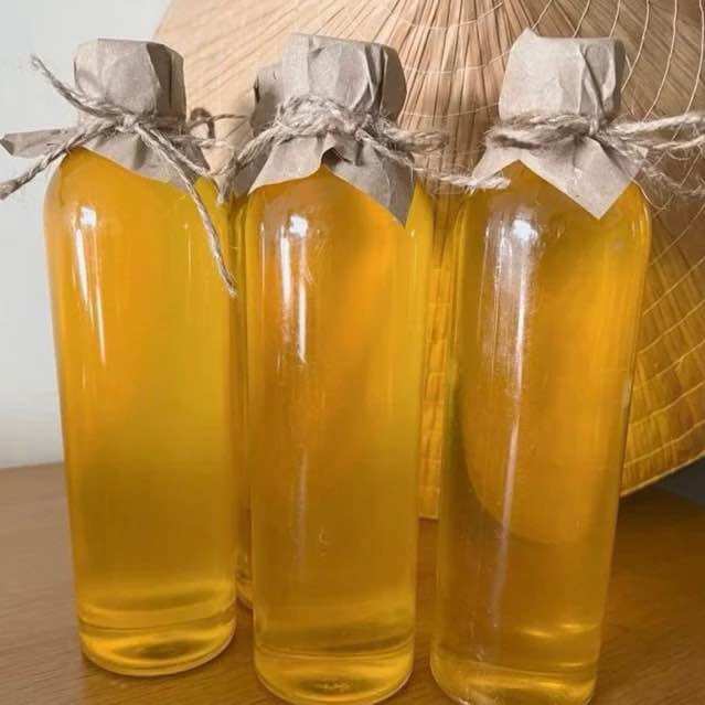 Dầu đậu phộng (dầu lạc) nguyên chất. Ép thủ công. Chai 1lít