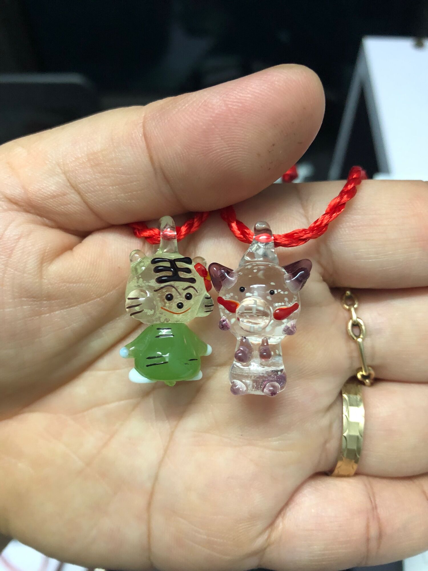 Combo 2 Vòng tay chỉ đỏ 12 con giáp  phát sáng