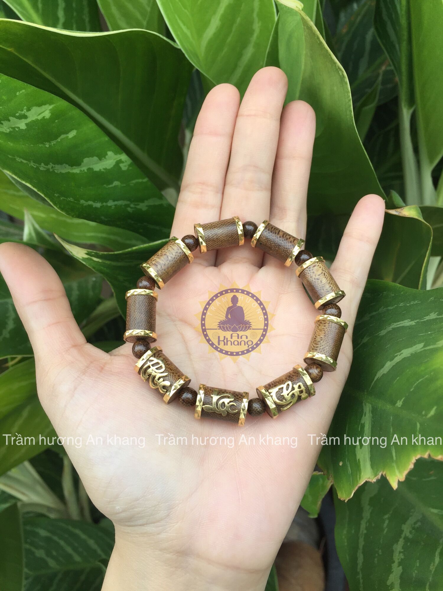Vòng tay trầm hương tốc tự nhiên