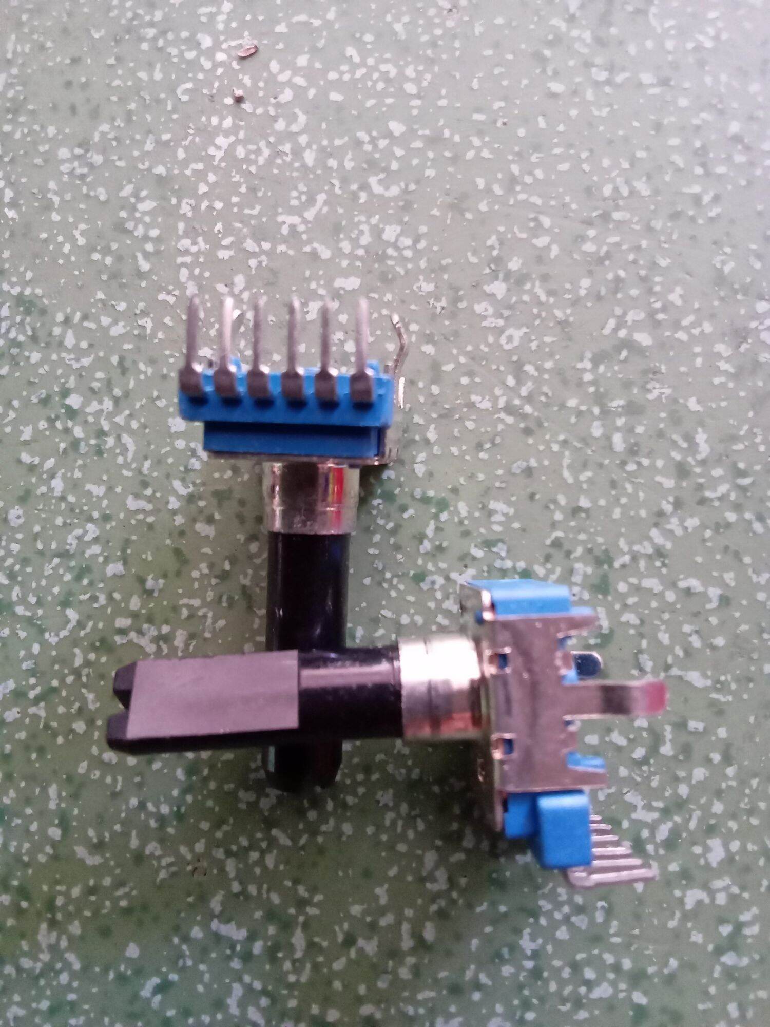 1 CHIẾC VOLUME MIXER 6 CHÂN 10K