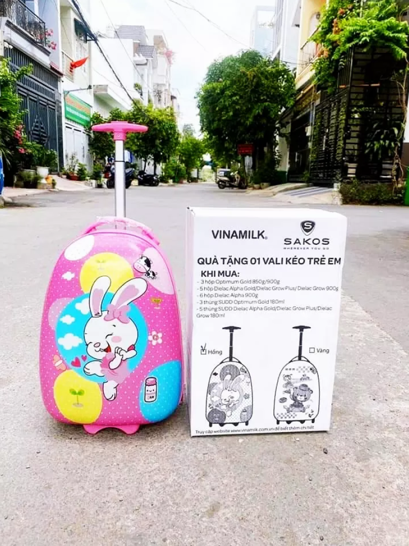 Vali kéo cho bé quà km vinamilk