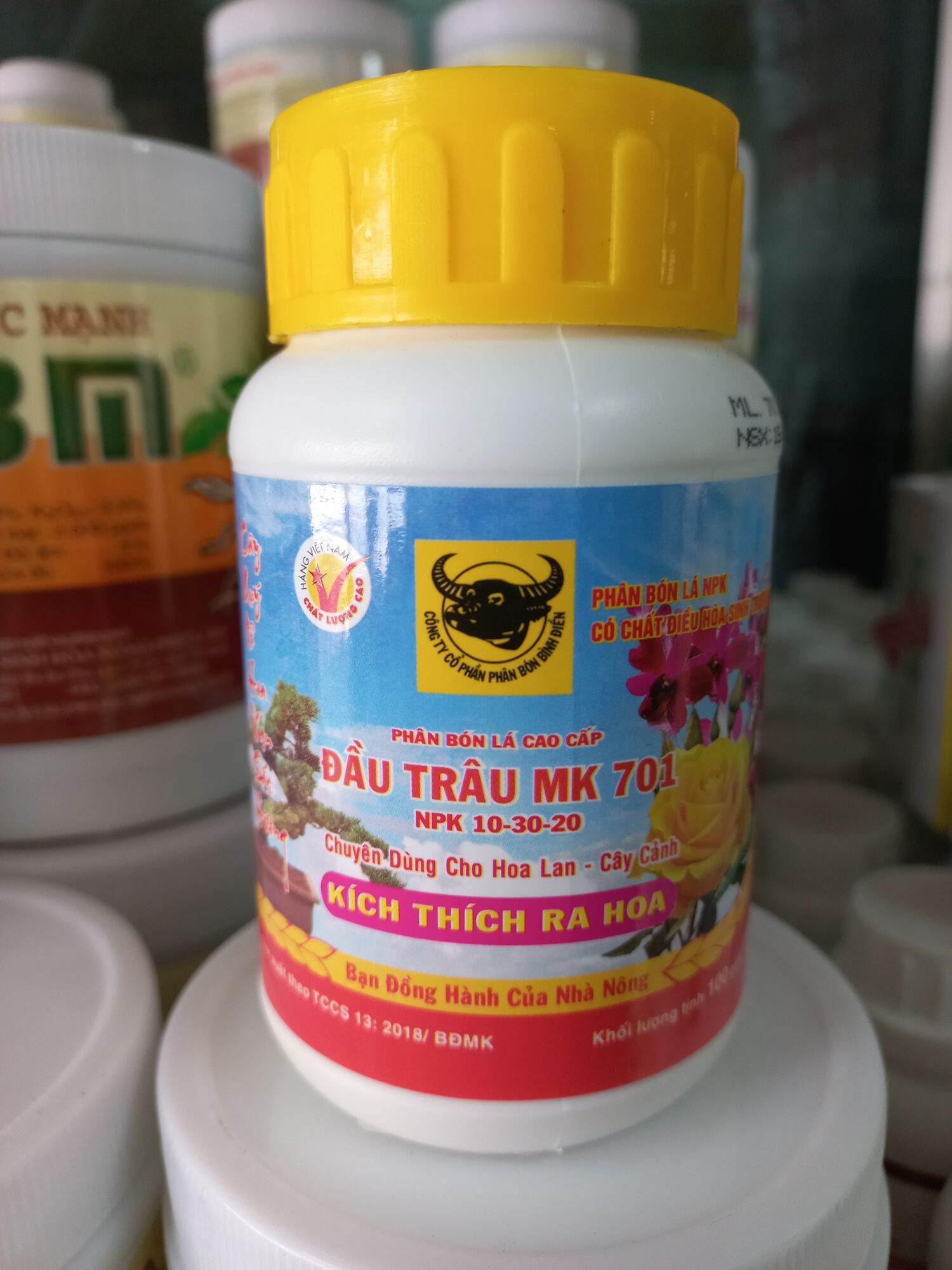 Phân bón lá cao cấp đầu trâu mk 701 npk 10-30-20 100g