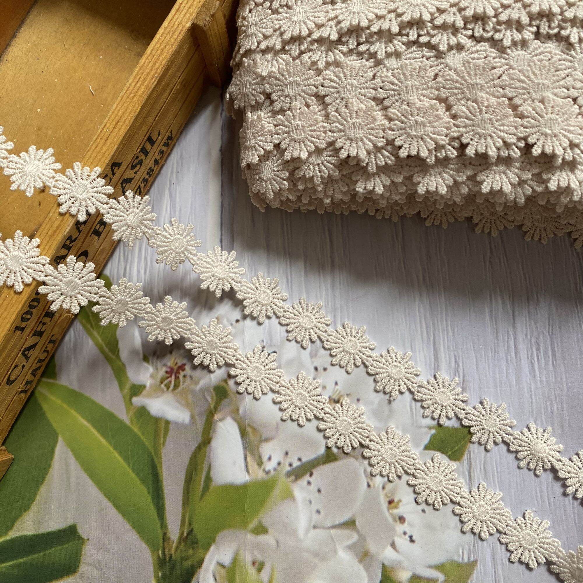 Ren cotton hoa , phụ kiện may vá, bản rộng 1.8cm.