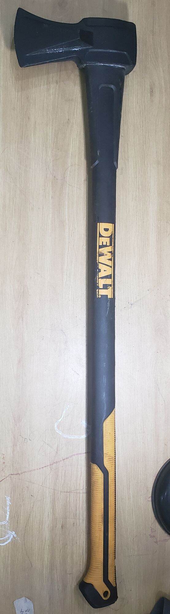 Rìu Husky và Dewalt