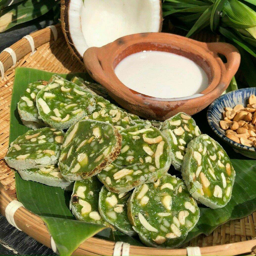 500gr Kẹo chuối cuộn dừa non đậu phộng lá dứa mềm dẻo thơm ngon