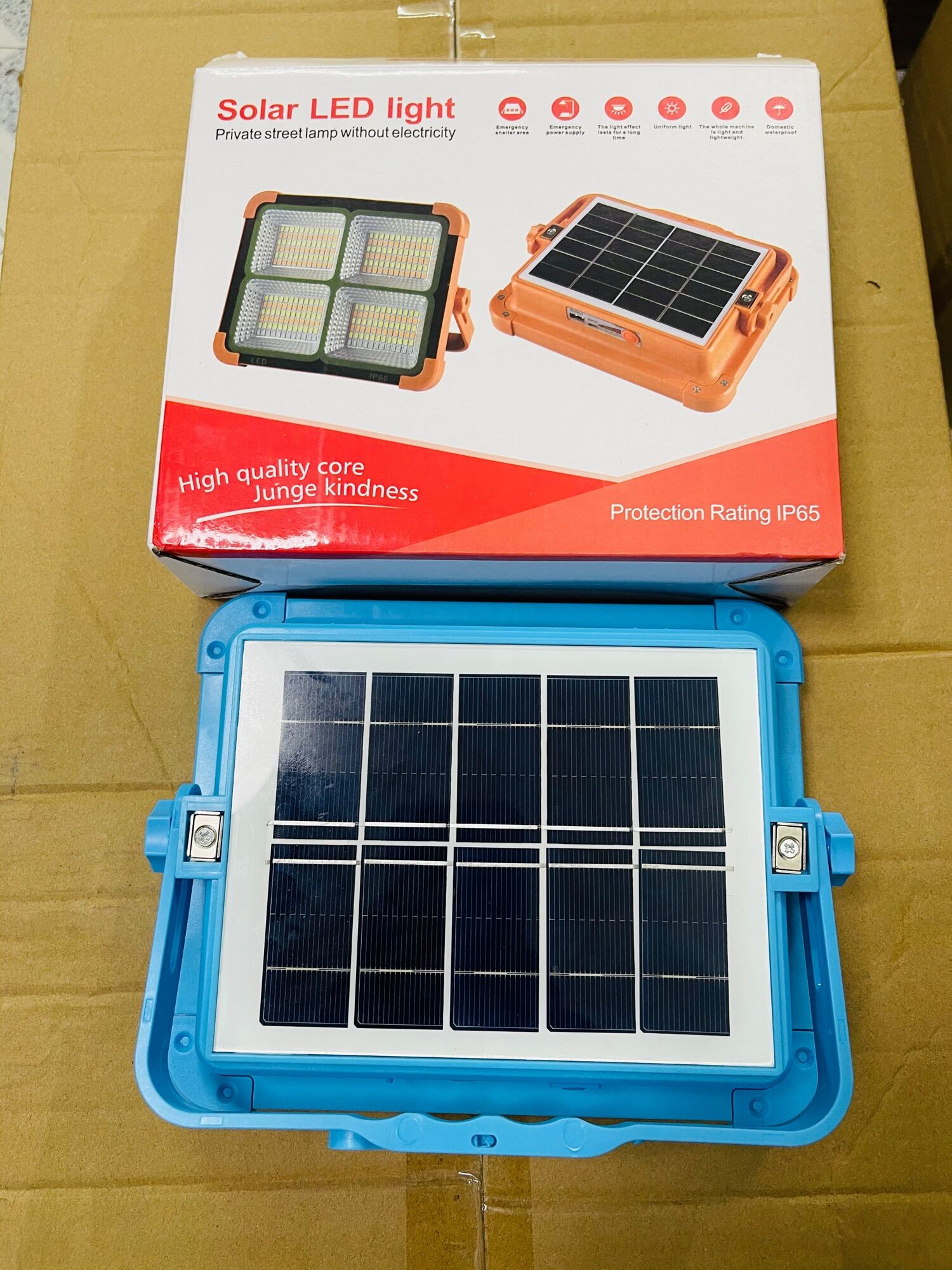 ĐÈN PHA NĂNG LƯỢNG XÁCH TAY CÔNG SUẤT 200W