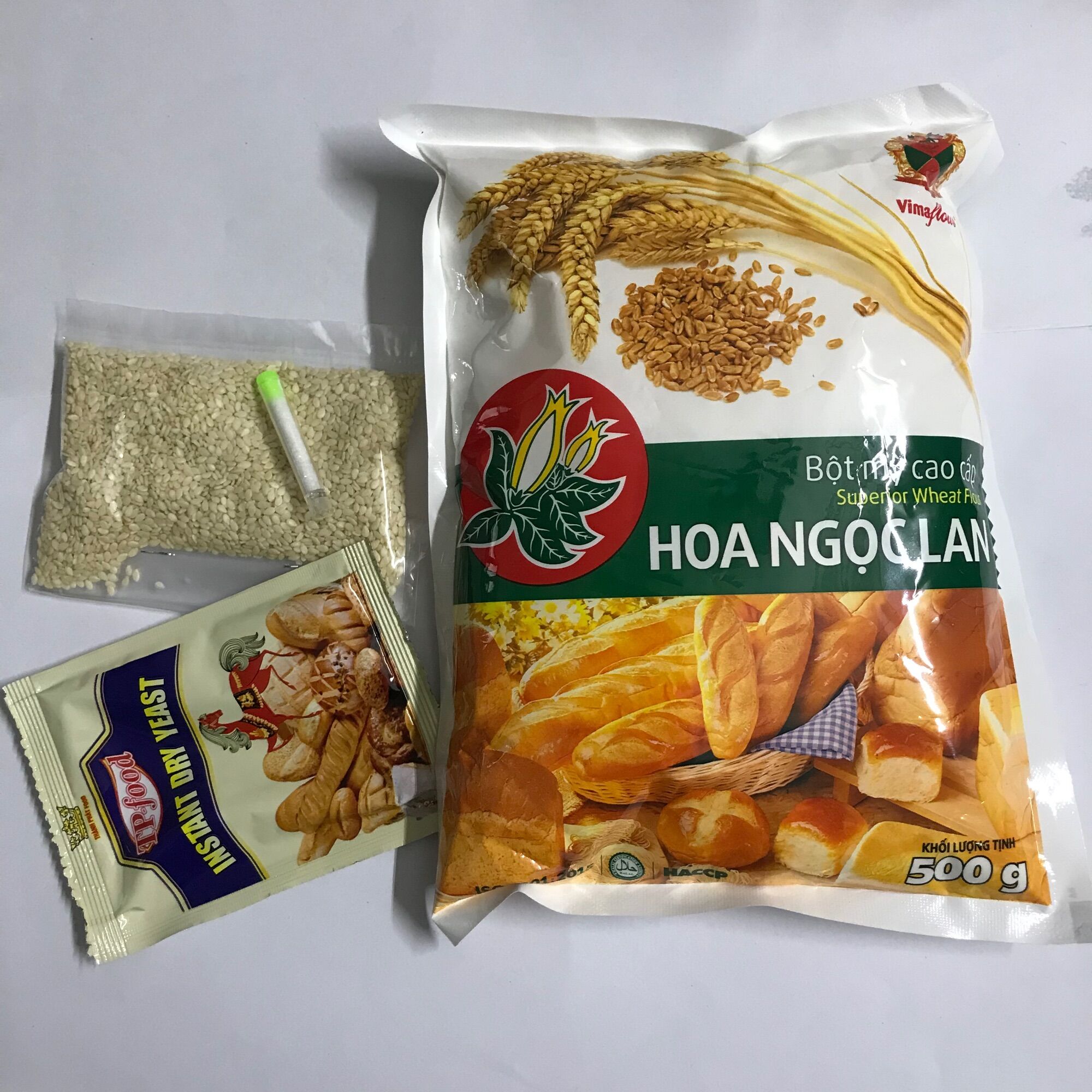 Sét làm Bánh Tiêu bao gồm bột, men, mè, vani đủ làm